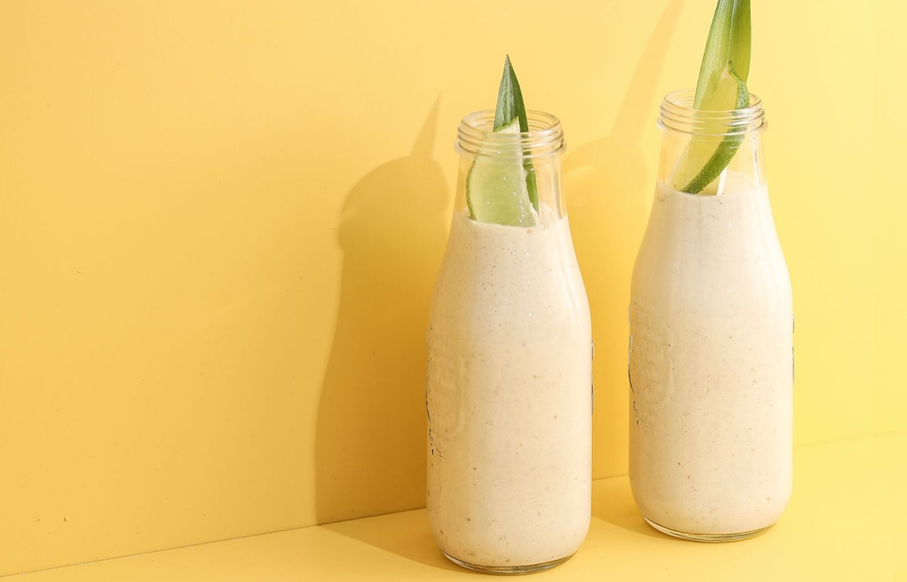 Pina Colada Smoothie mit Kokos und Ananas