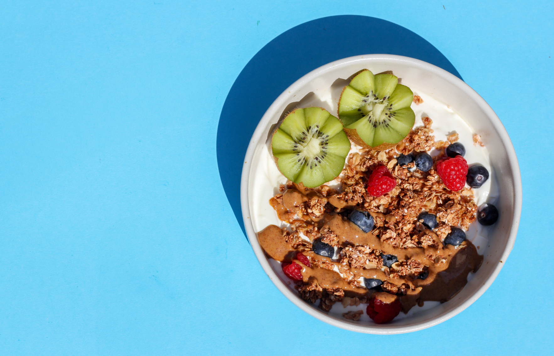 Creamy-nutty yogurt bowl with crunchy topping